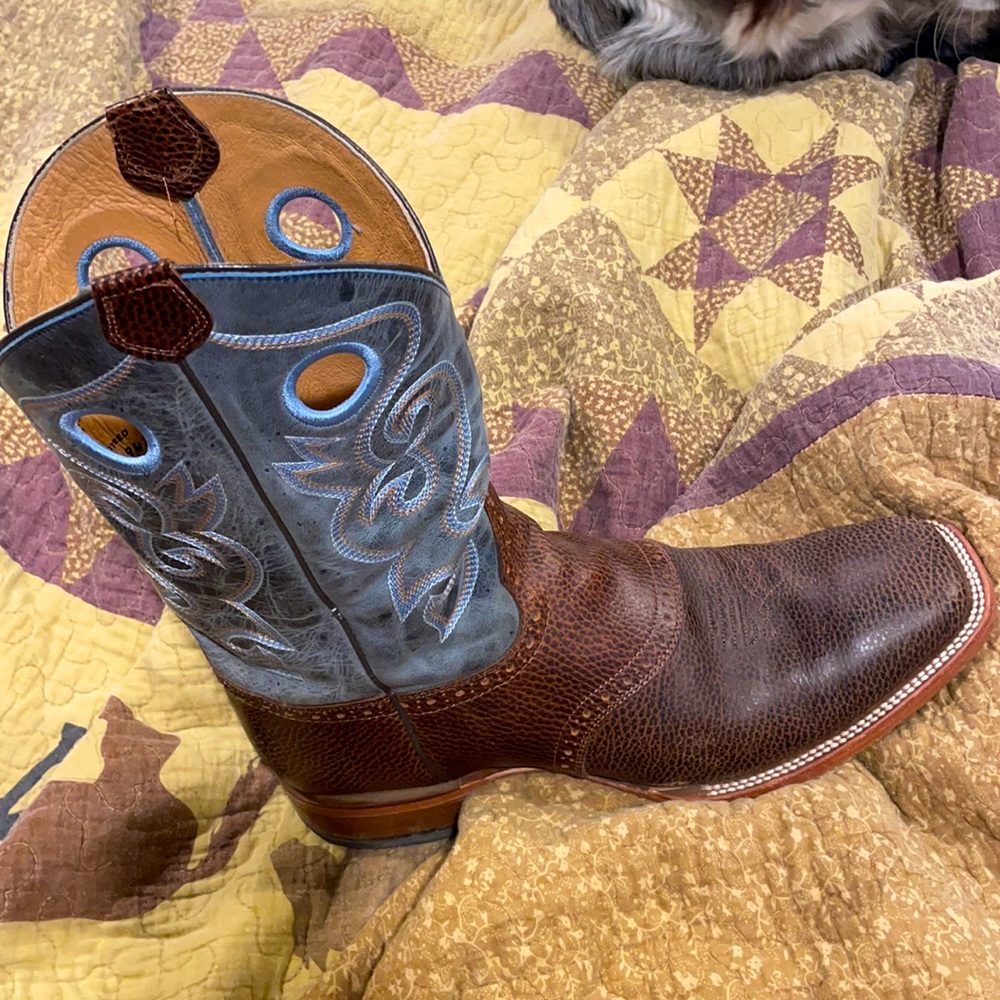 Cody James square toe cowboy boots. Worn a handful of times 14D